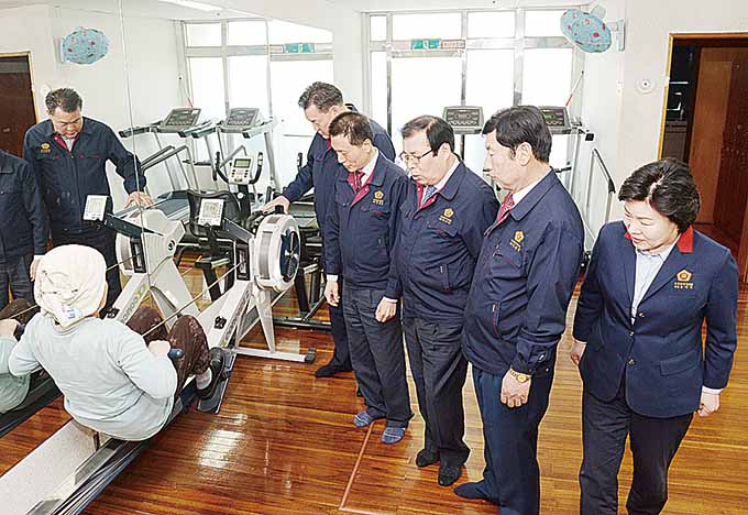 시의회 환복위, 시각장애인복지관 시설물 점검 사진